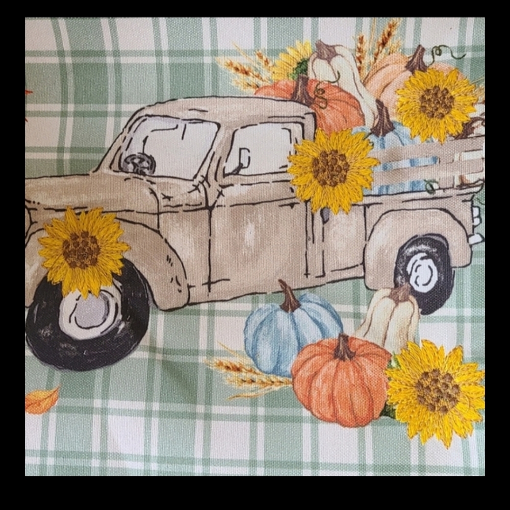 Charming Table Runner - Picture 2 of 8